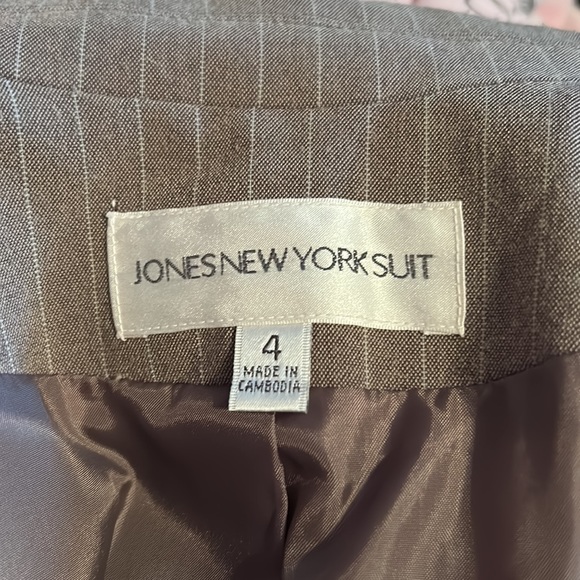 Jones NY Pants Suit - Picture 3 of 6